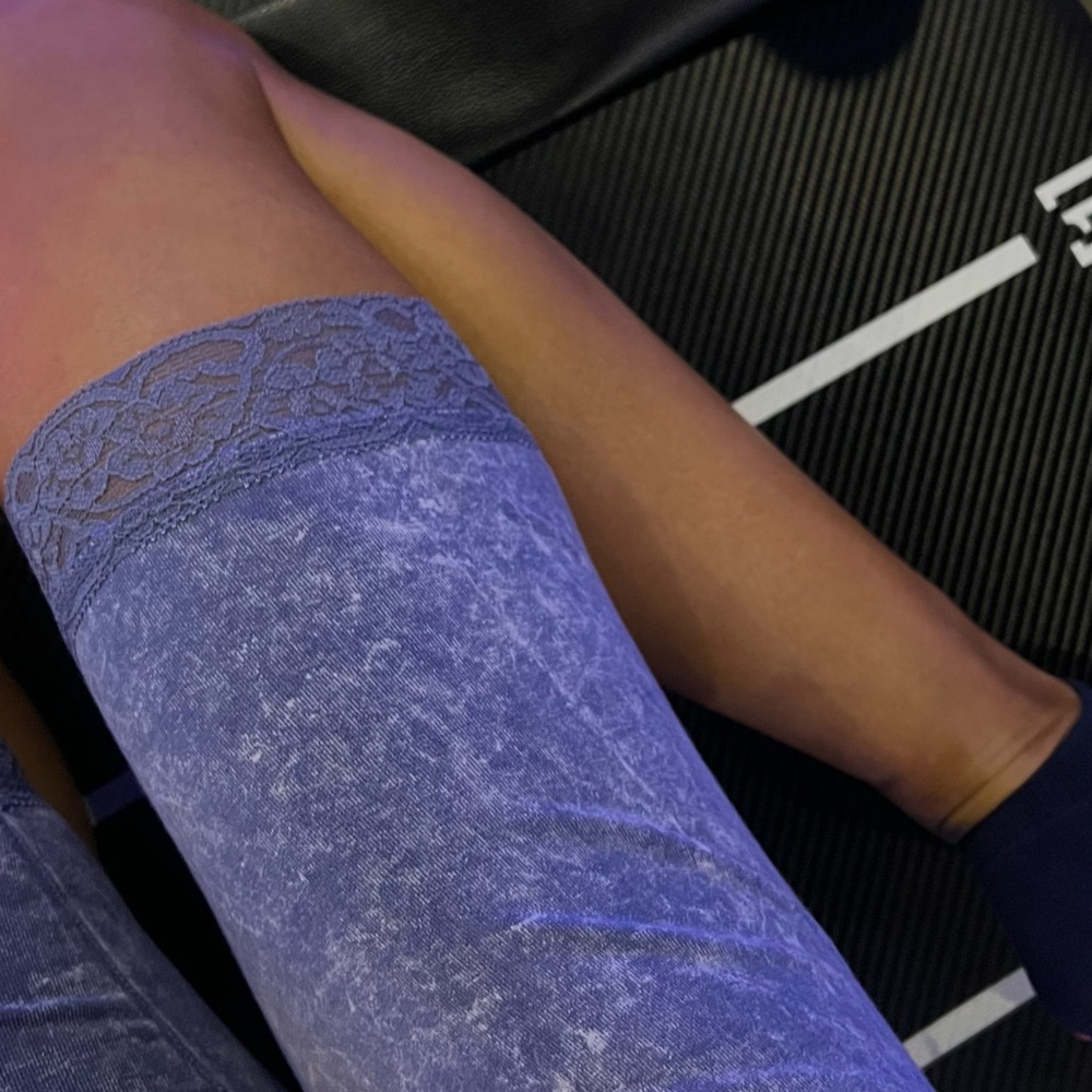 Blue lace biker shorts - denim wash
